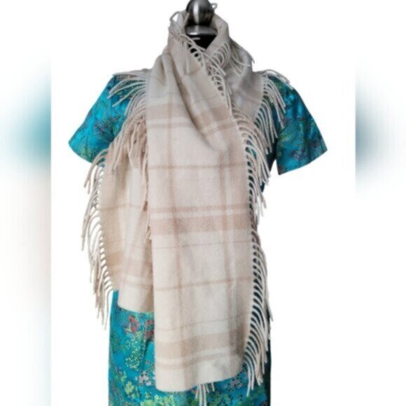 Angora Wool Plaid Fringed Scarf Banana Republic - Picture 8 of 9
